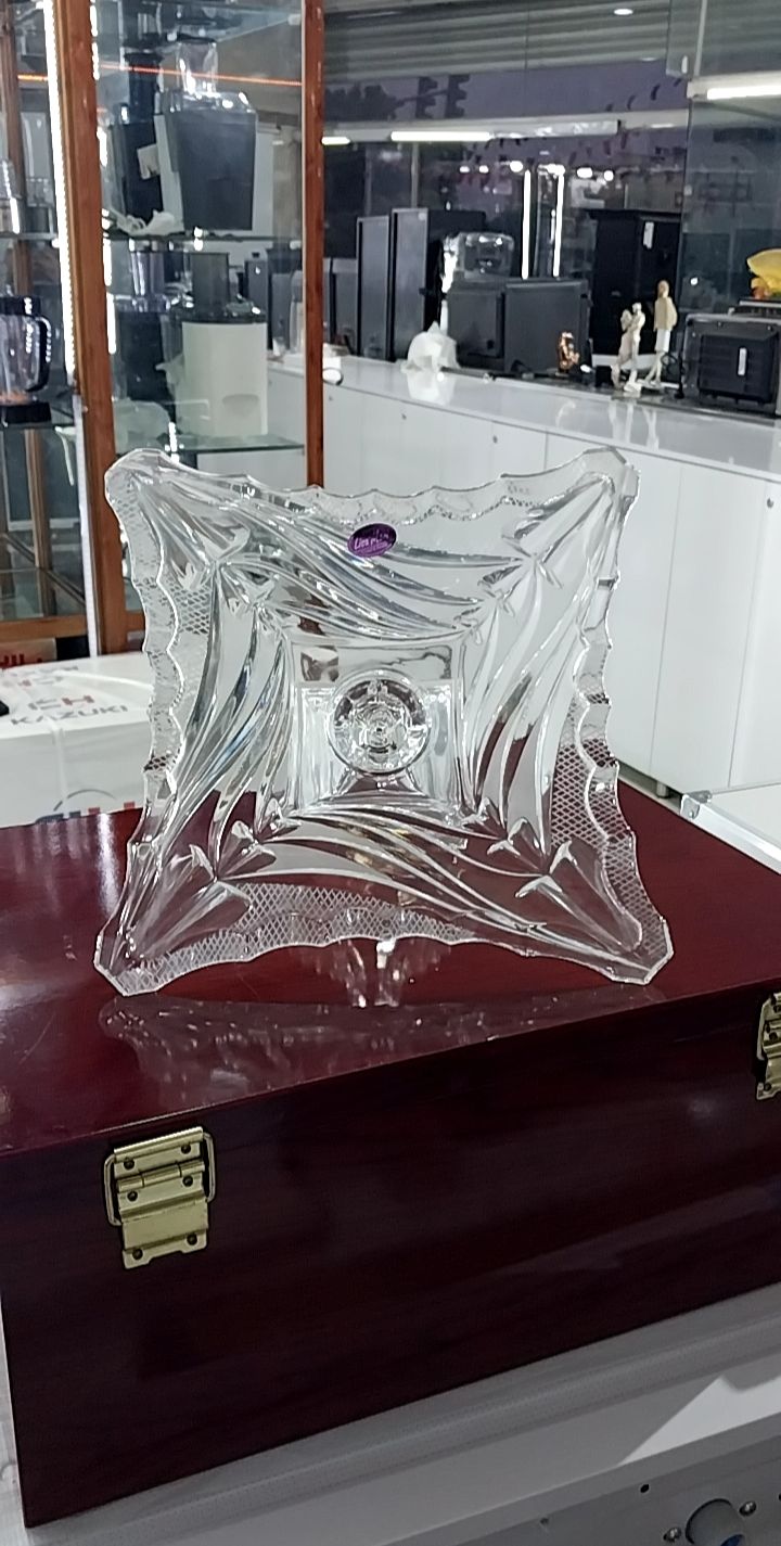 میوه خوری پایه دار تراش