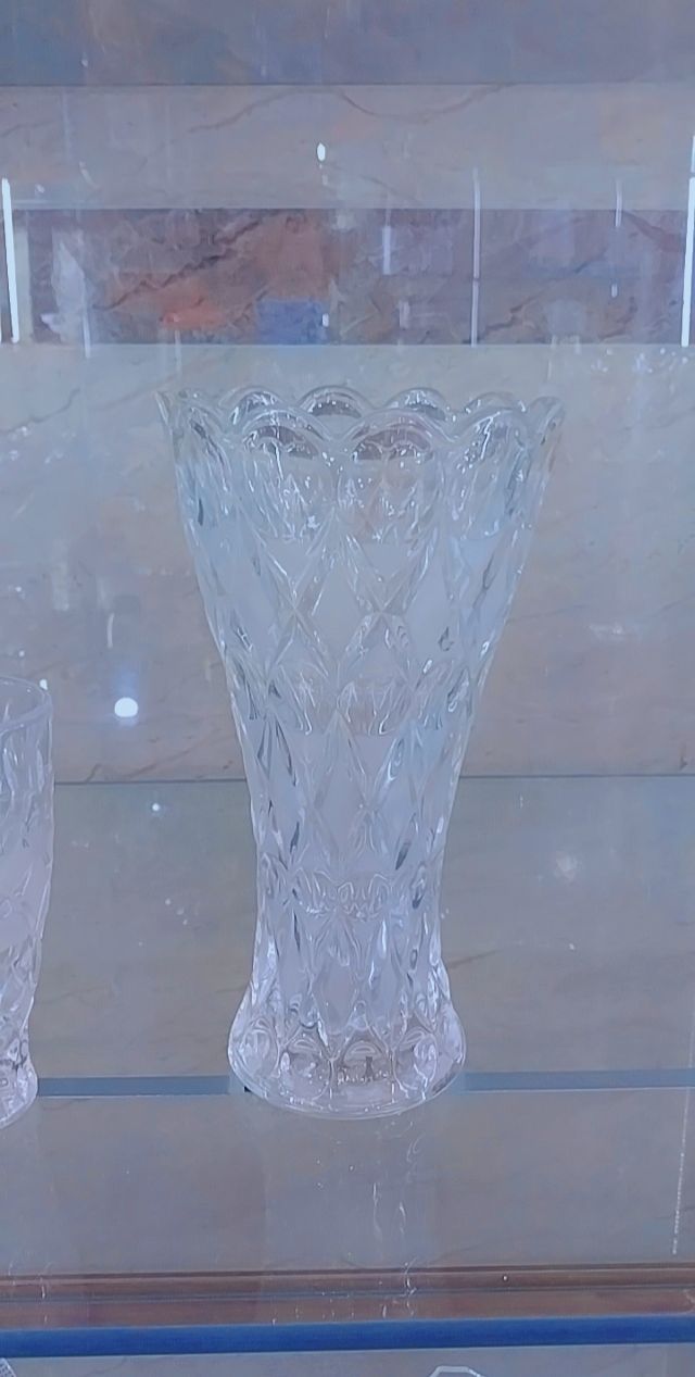 گلدان کمر باریک